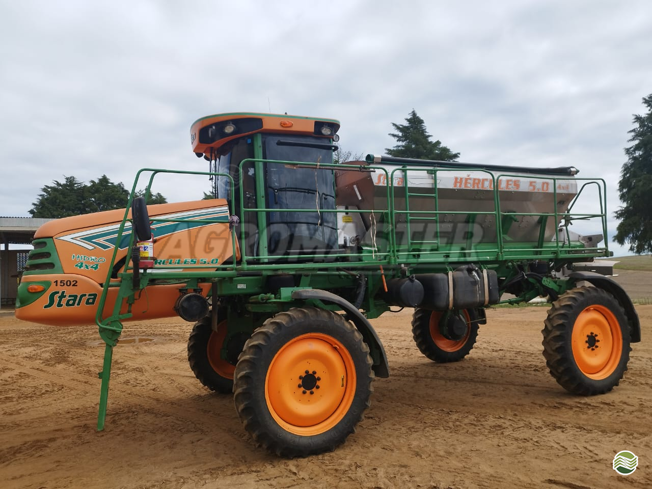 DISTRIBUIDOR AUTOPROPELIDO STARA HERCULES 5.0 Tração 4x4 Agromaster Máquinas Agrícolas PONTA GROSSA PARANÁ PR